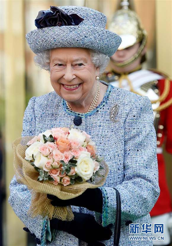 Rainha Elizabeth assina lei que autoriza ativa??o do Brexit