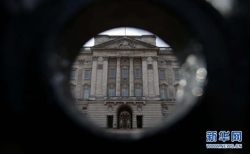 Rainha Elizabeth assina lei que autoriza ativa??o do Brexit