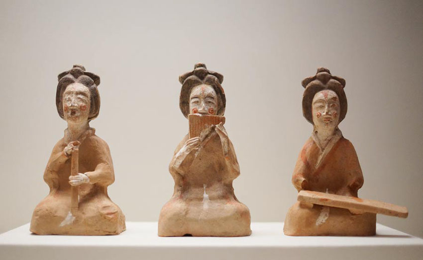 Estatuetas de ceramica revivem vida de mulheres chinesas na antiguidade