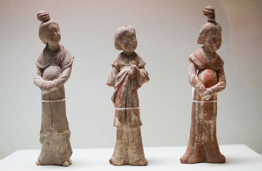 Estatuetas de ceramica revivem vida de mulheres chinesas na antiguidade