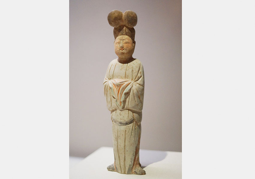 Estatuetas de ceramica revivem vida de mulheres chinesas na antiguidade