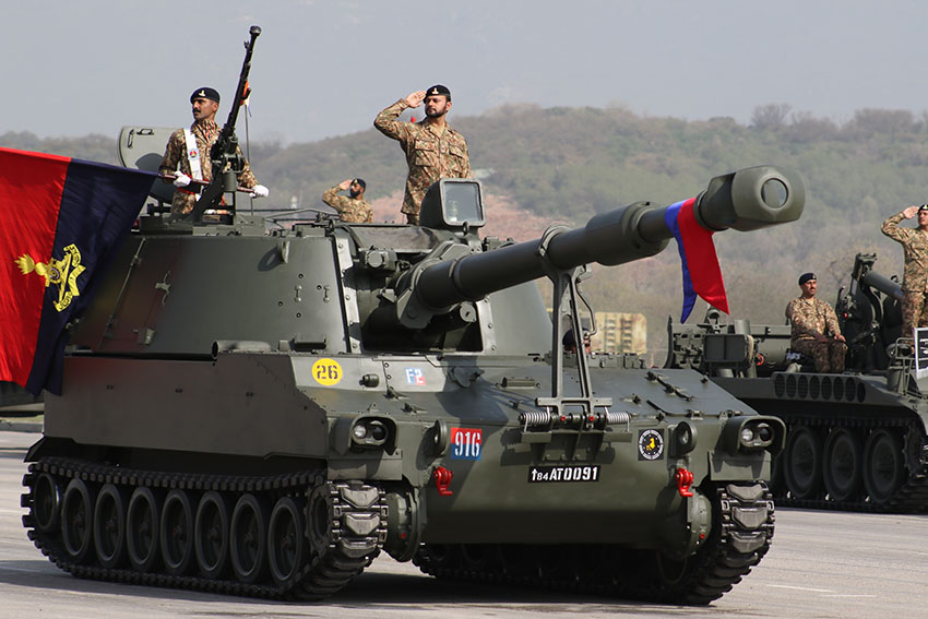 Guarda de honra chinesa participa na prepara??o de desfile militar no Dia do Paquist?o