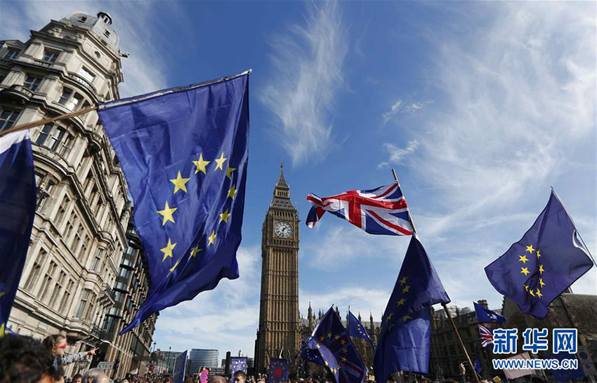 Multid?o protesta em Londres contra 