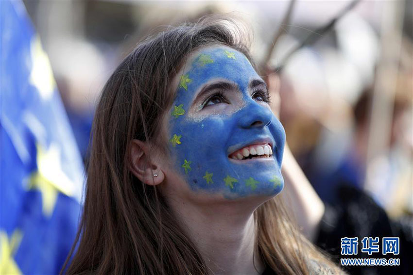 Multid?o protesta em Londres contra 