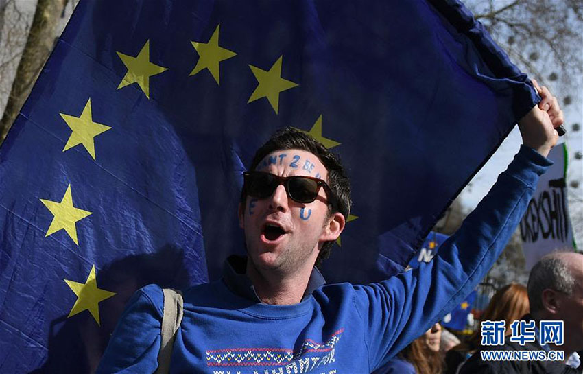 Multid?o protesta em Londres contra 