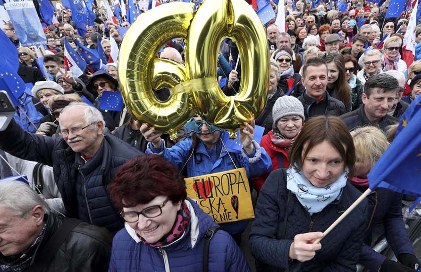 Celebra??es e protestos ocorrem simultaneamente no 60o aniversário do Tratado de Roma