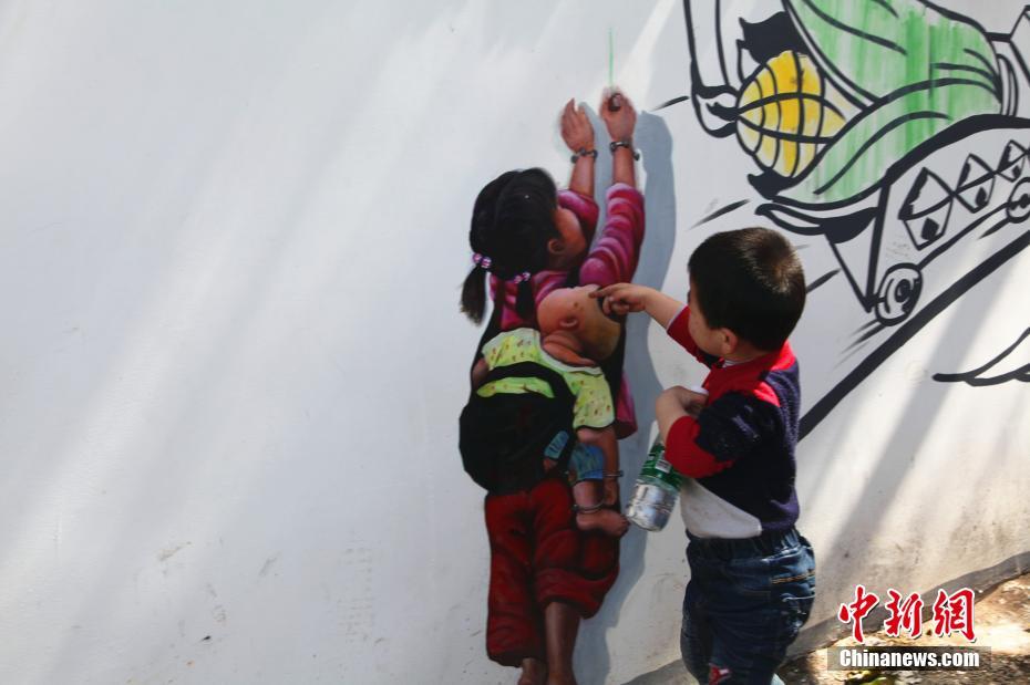 Aldeia da província de Jiangxi decorada com pinturas tridimensionais