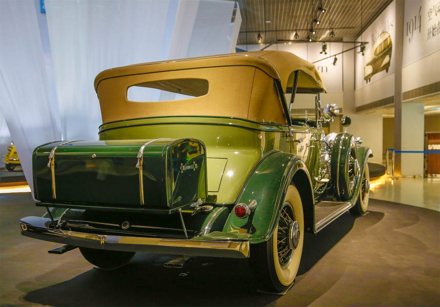 Carros clássicos exibidos em Beijing