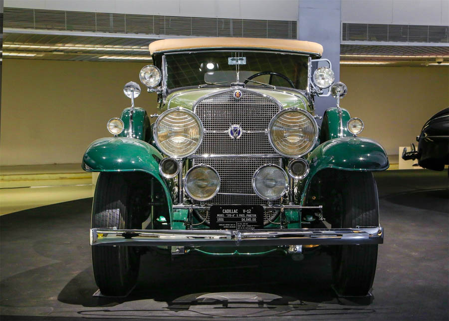 Carros clássicos exibidos em Beijing