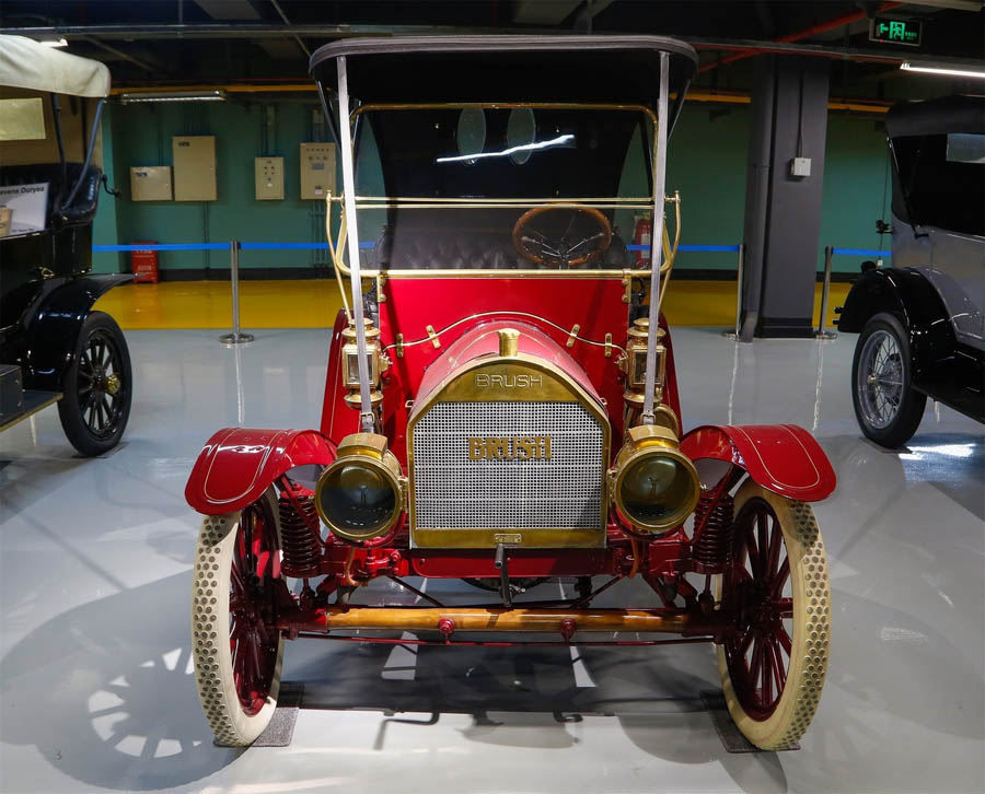 Carros clássicos exibidos em Beijing