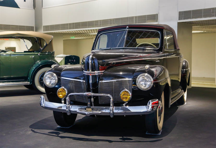 Carros clássicos exibidos em Beijing