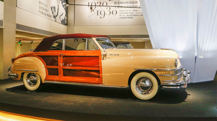 Carros clássicos exibidos em Beijing