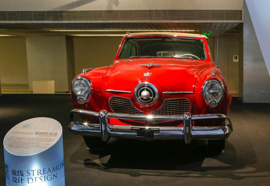 Carros clássicos exibidos em Beijing