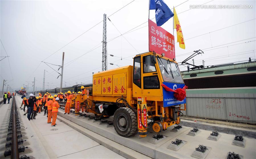 Constru??o do trecho de Sichuan da ferrovia de passageiros Xi'an-Chengdu