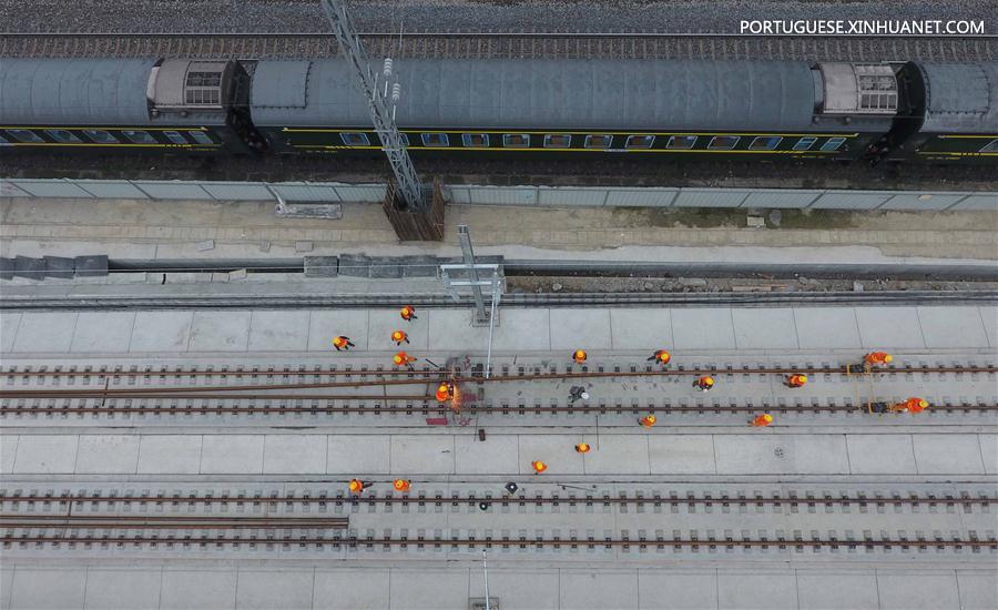 Constru??o do trecho de Sichuan da ferrovia de passageiros Xi'an-Chengdu