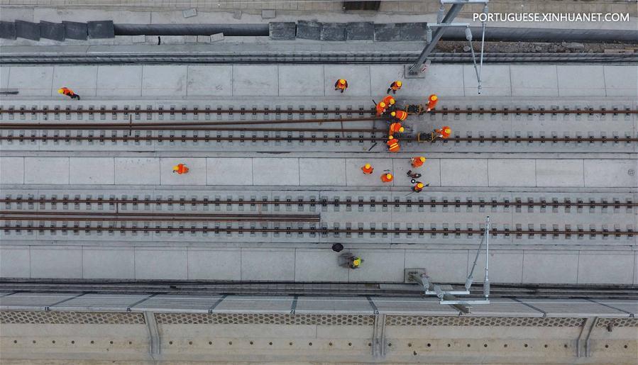 Constru??o do trecho de Sichuan da ferrovia de passageiros Xi'an-Chengdu