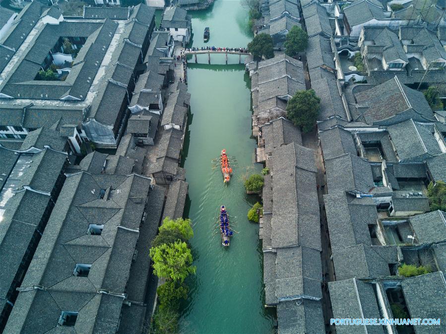 Competi??o de barco em Hangzhou celebra o Festival Sanyuesan