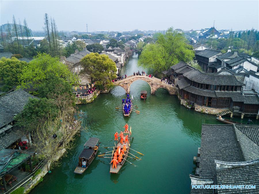 Competi??o de barco em Hangzhou celebra o Festival Sanyuesan