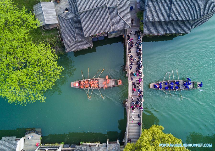 Competi??o de barco em Hangzhou celebra o Festival Sanyuesan