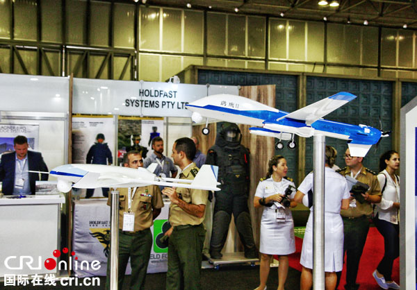 Produtos chineses em destaque na Feira de Defesa do Brasil