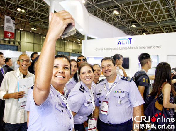 Produtos chineses em destaque na Feira de Defesa do Brasil