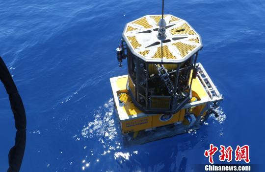 Submersível chinês testado com sucesso a 3000 metros de profundidade