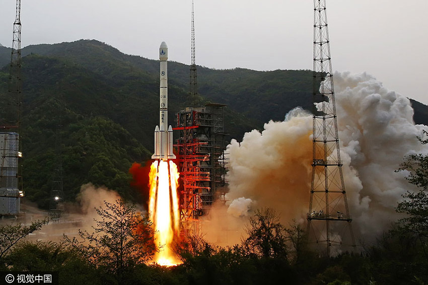China: Lan?amento de satélite marca início de nova era de comunica??es