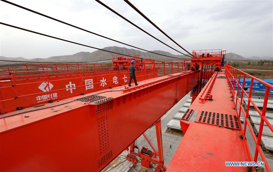 Constru??o da ferrovia de alta velocidade Beijing-Zhangjiakou em andamento