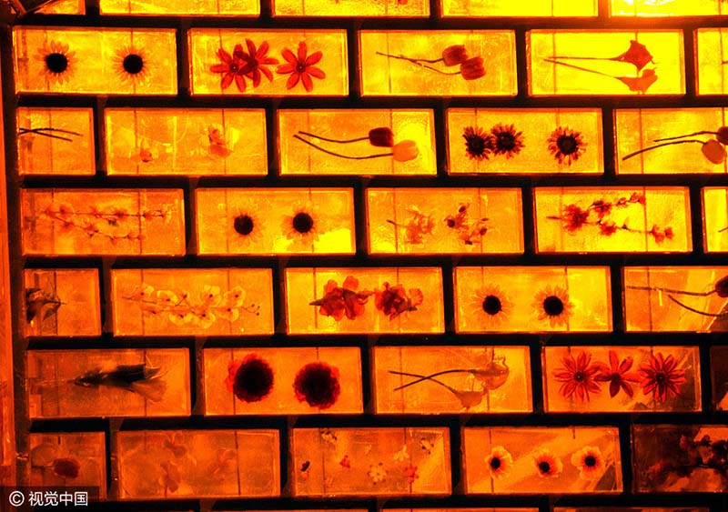 Ponte Dourada da Rota da Seda é iluminada antes do Fórum do Cintur?o e Rota