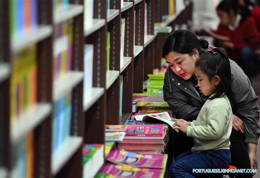 Chineses apreciam leitura no Dia Mundial do Livro