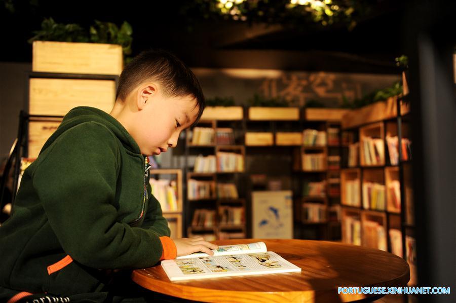 Chineses apreciam leitura no Dia Mundial do Livro