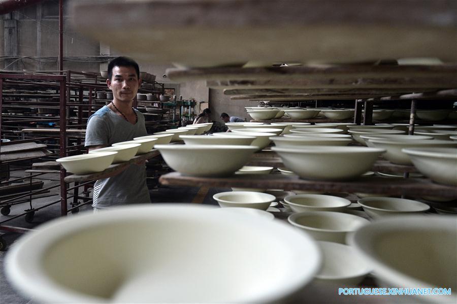 Cidade chinesa de Zibo é conhecida por produ??o e exporta??o de produtos ceramicos