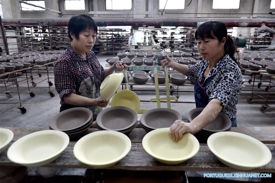 Cidade chinesa de Zibo é conhecida por produ??o e exporta??o de produtos ceramicos