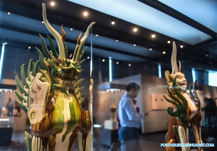 Exposi??o em Hangzhou exibe obras de arte de ceramica da dinastia Tang