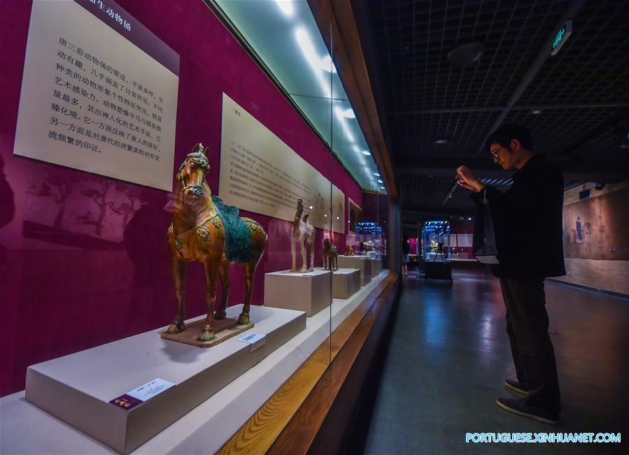 Exposi??o em Hangzhou exibe obras de arte de ceramica da dinastia Tang