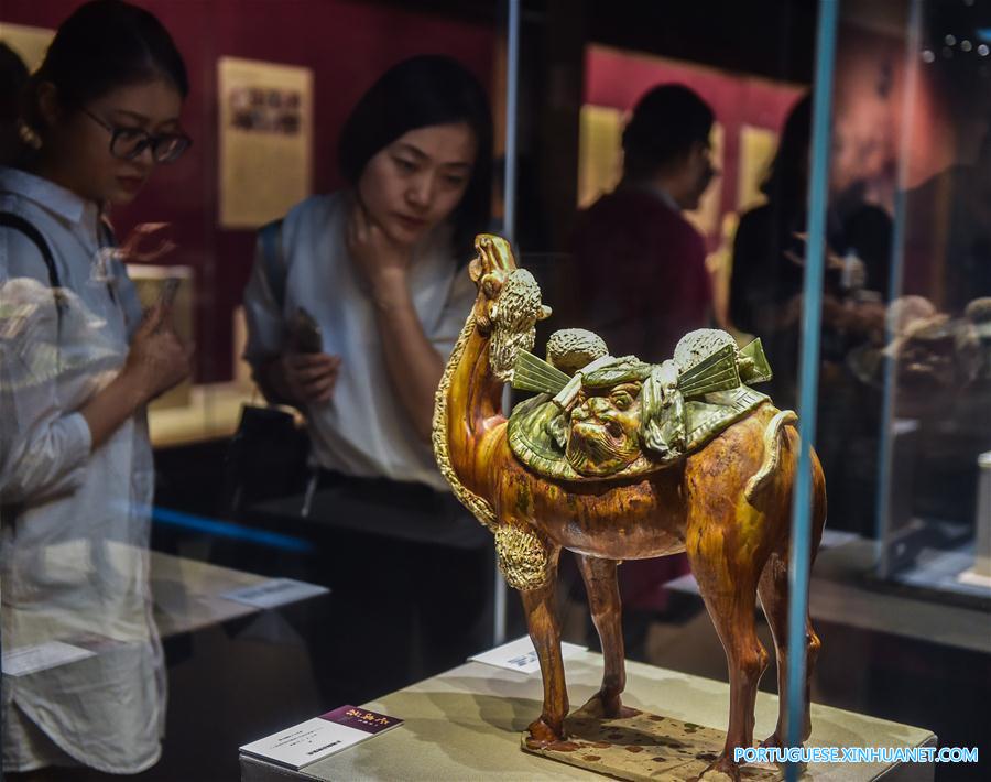 Exposi??o em Hangzhou exibe obras de arte de ceramica da dinastia Tang
