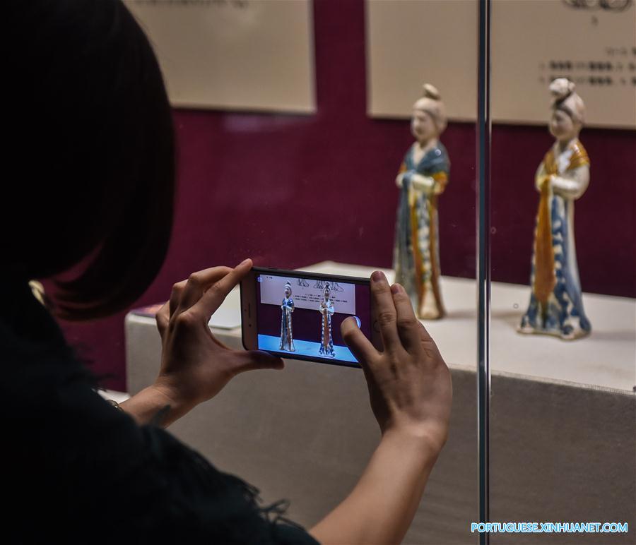 Exposi??o em Hangzhou exibe obras de arte de ceramica da dinastia Tang