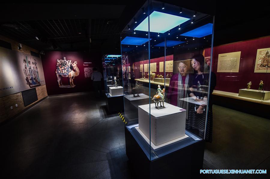 Exposi??o em Hangzhou exibe obras de arte de ceramica da dinastia Tang