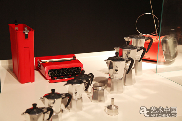 Criatividade e elegancia: cria??es italianas em exibi??o em Beijing