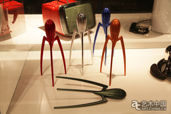 Criatividade e elegancia: cria??es italianas em exibi??o em Beijing