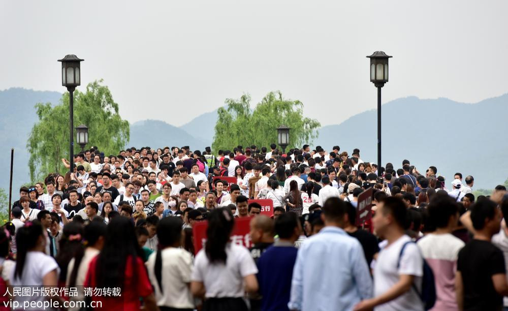China totaliza descola??o de 134 milh?es de turistas no feriado do Dia dos Trabalhadores