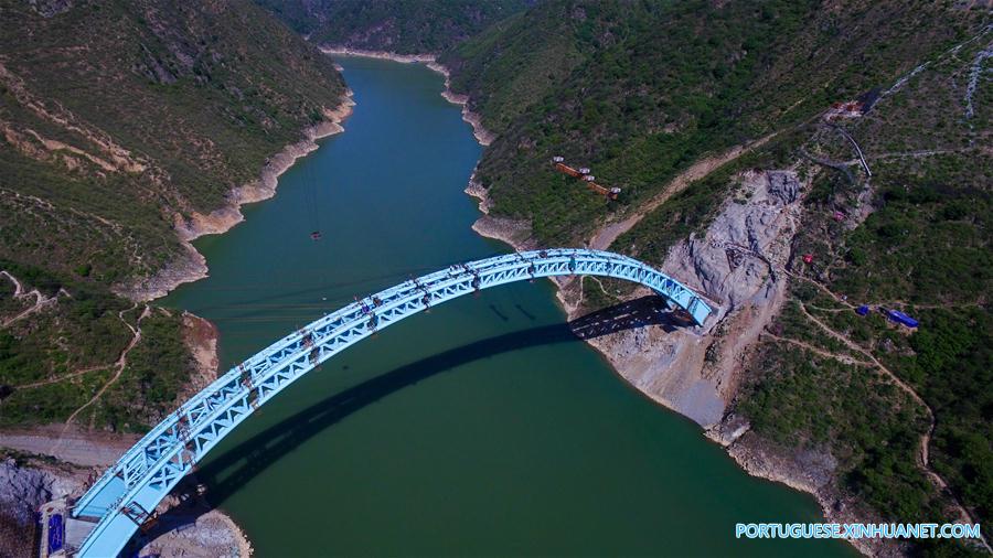 Encerramento da constru??o da Ponte Luohe no centro da China