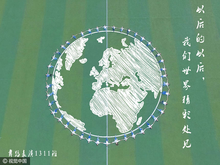 Estudantes registram gradua??o com fotos criativas
