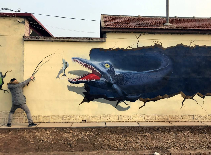 Murais com pinturas em três dimens?es ajudam vila a erradicar a pobreza