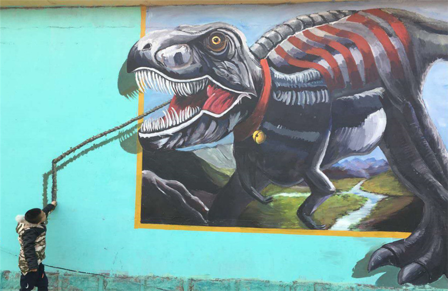 Murais com pinturas em três dimens?es ajudam vila a erradicar a pobreza