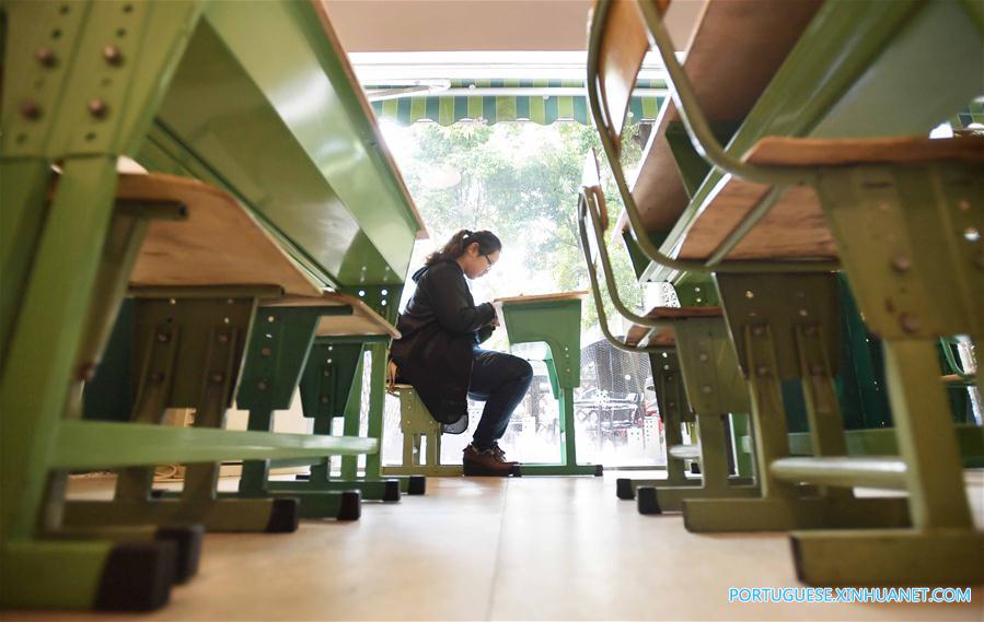 Restaurante temático em Chengdu evoca memórias da época escolar