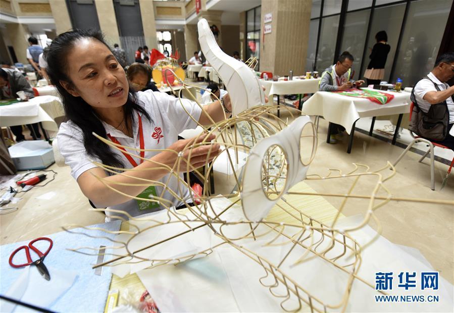 Competi??o nacional de papagaios de papel realizada em Hebei