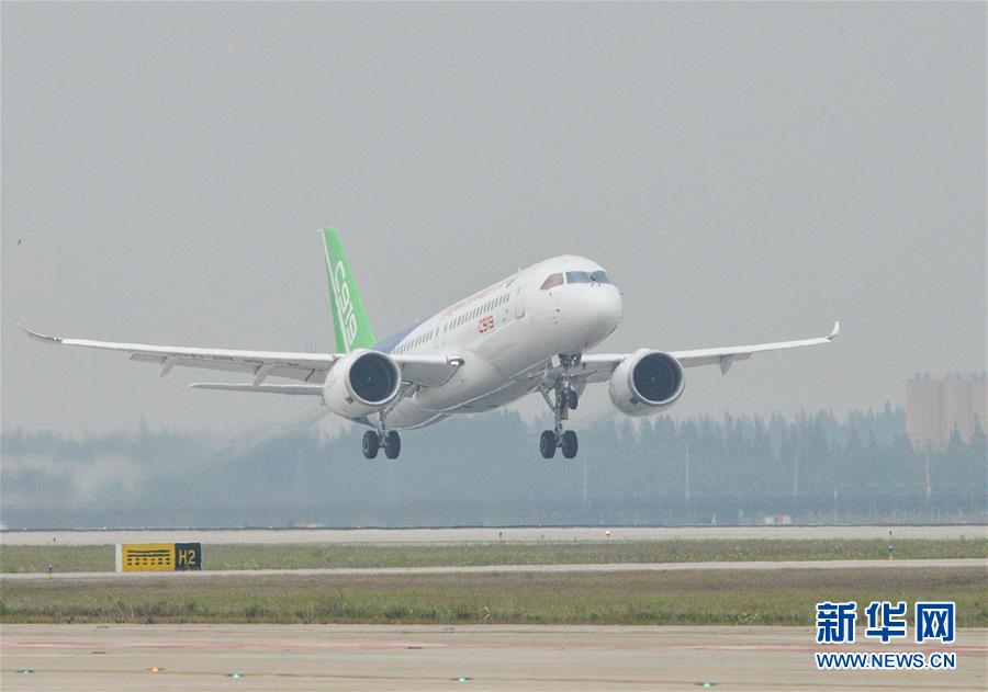 C919: Avi?o comercial fabricado pela China realiza voo inaugural em Shanghai