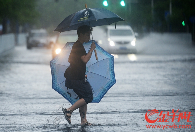Tempestade atinge o norte de Guangzhou obrigando à reloca??o de 7 mil pessoas