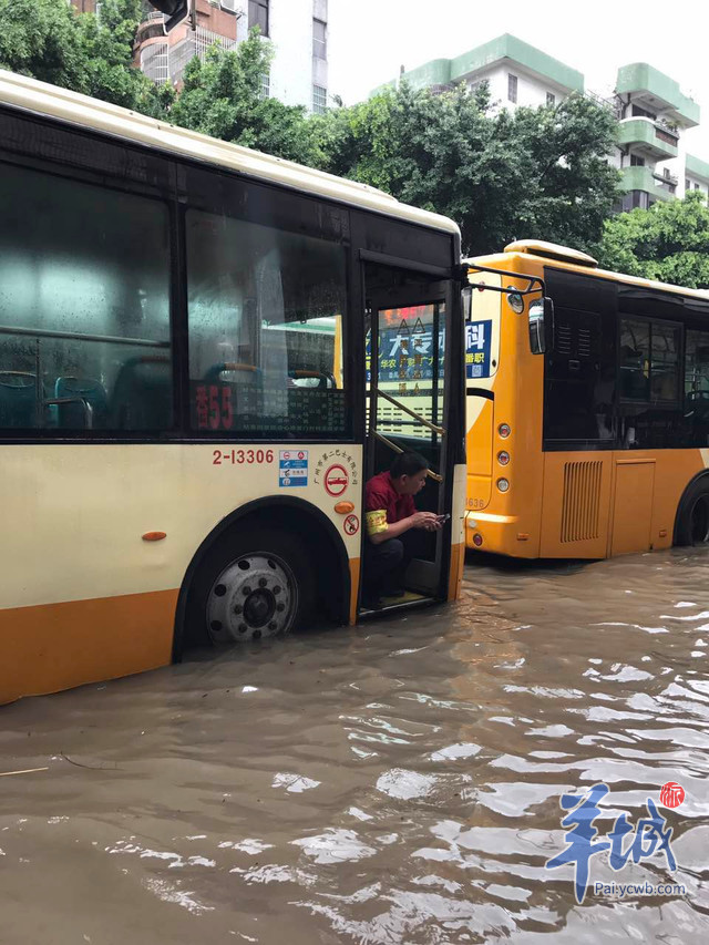 Tempestade atinge o norte de Guangzhou obrigando à reloca??o de 7 mil pessoas
